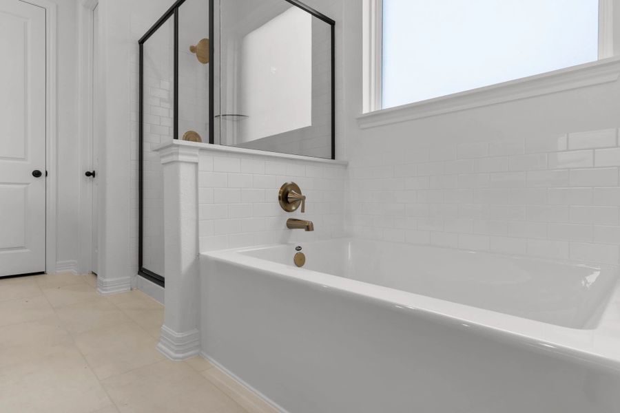 Primary bath. Note: Sample product photo - actual exterior and interior selections may vary by homesite Primary bath. Note: Sample product photo - actual exterior and interior selections may vary by homesite