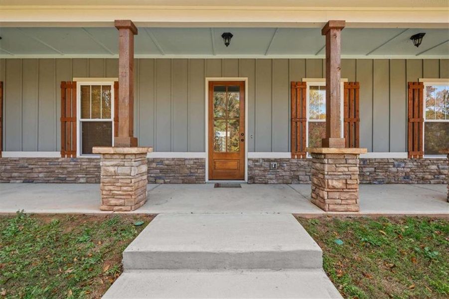 Exterior details and patio area of a home in , Villa Rica (Image 3).