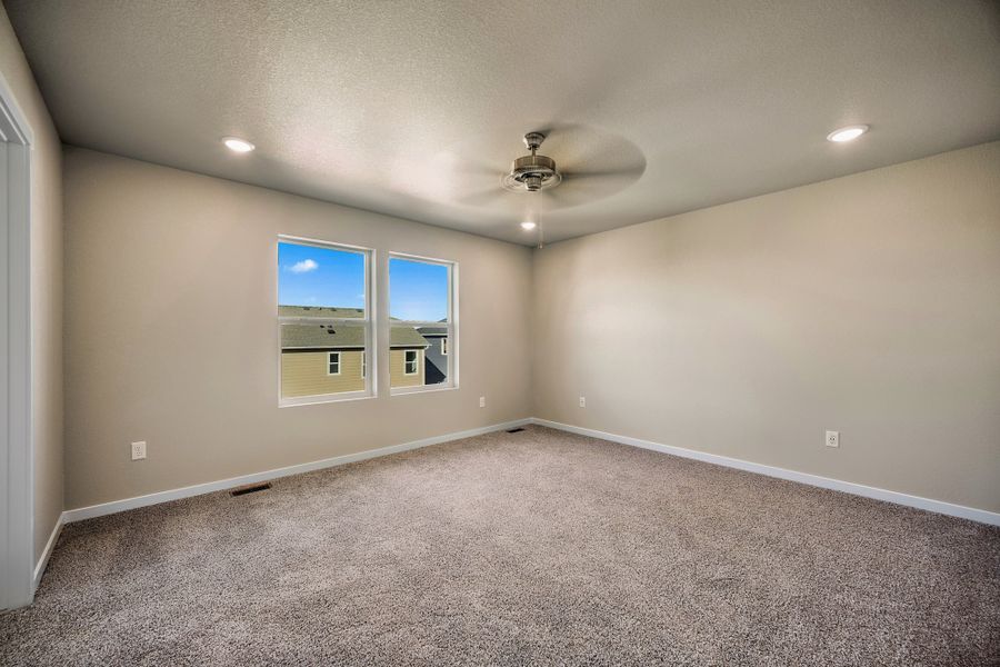Spacious, unfurnished interior of a new home in Ridge at Lorson Ranch, Colorado Springs (Image 27).