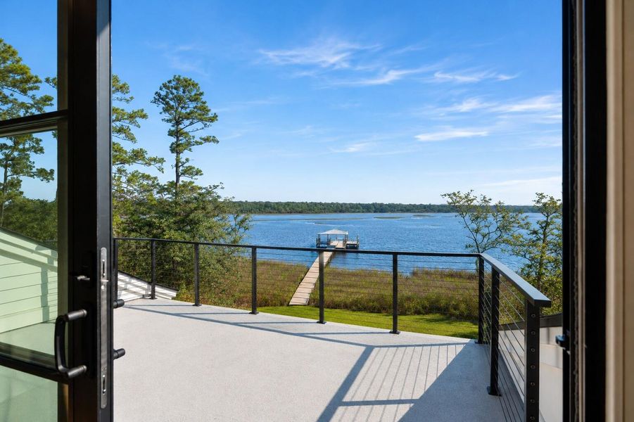 Exterior details and patio area of a home in , Ravenel (Image 39).