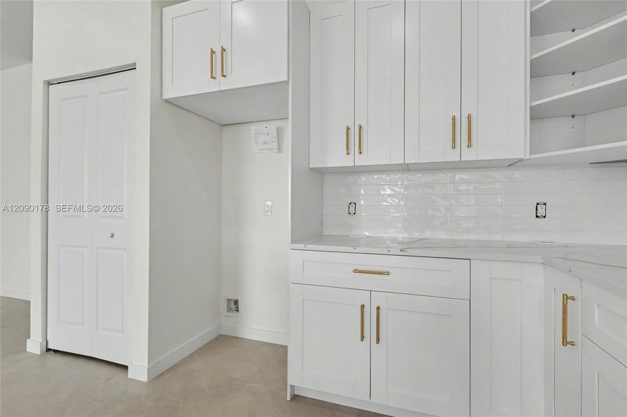 Furnished interior view inside a new home in , Oakland Park (Image 8).