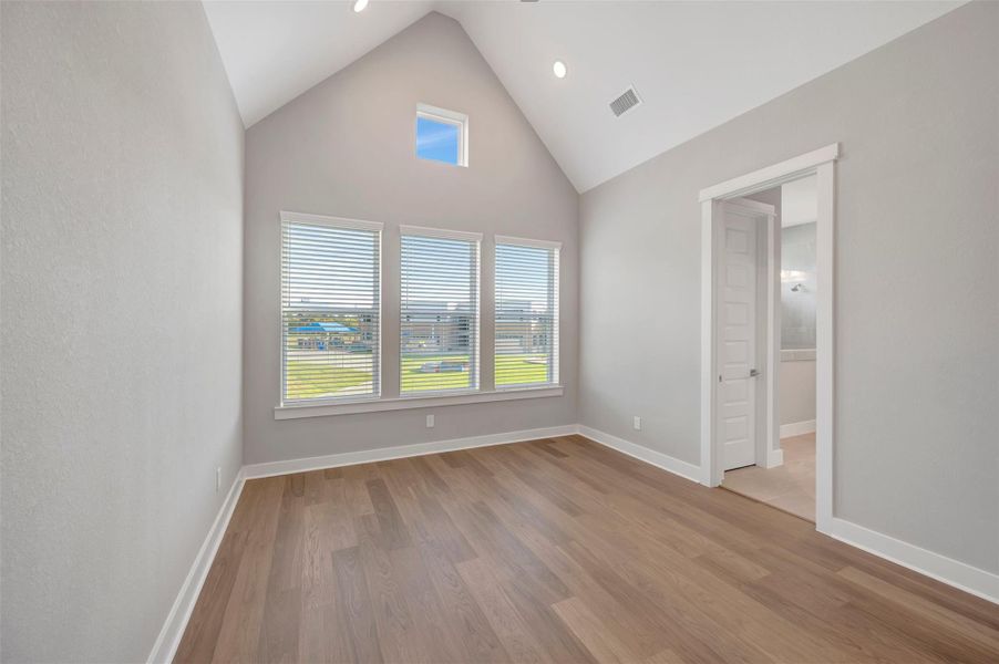 Spacious, unfurnished interior of a new home in Retreat at Oak Park, Houston (Image 31). Spacious, unfurnished interior of a new home in Retreat at Oak Park, Houston (Image 31).