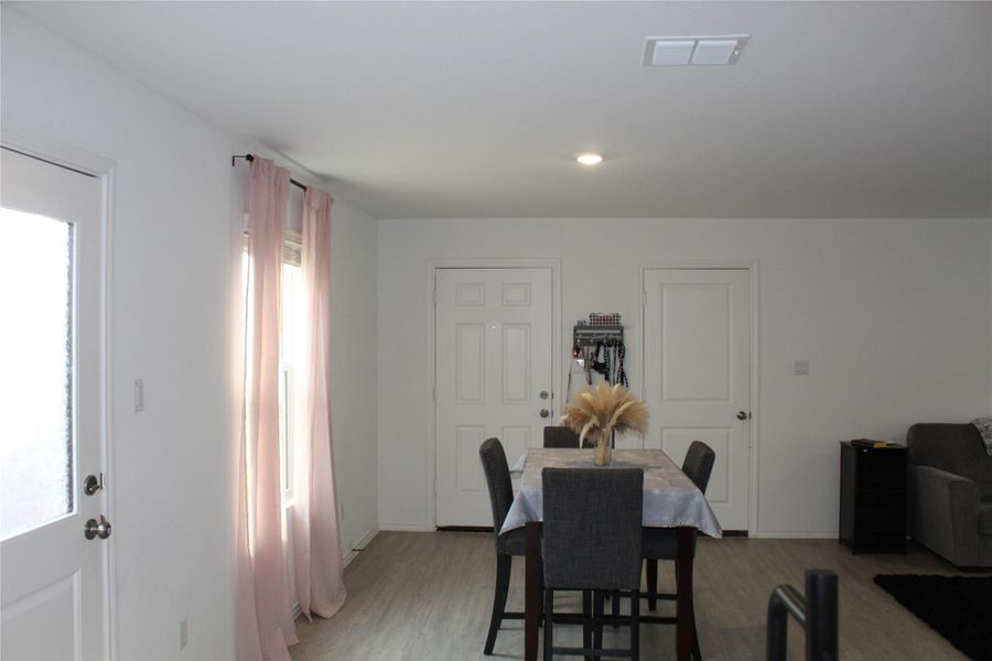 Furnished interior view inside a new home in Cielo Gardens: Belmar Collection, Jarrell (Image 10).