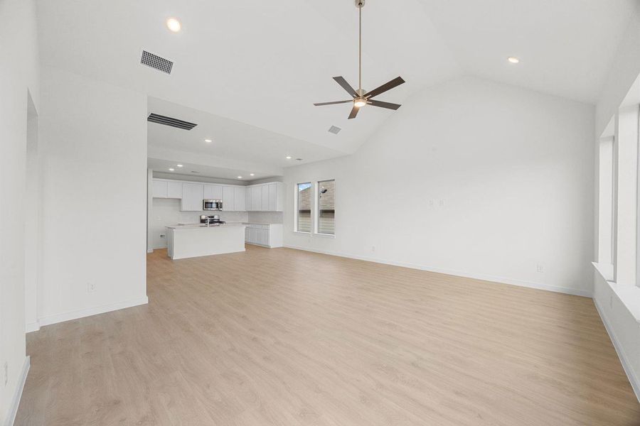 Spacious, unfurnished interior of a new home in Prairie Winds, Hutto (Image 18).