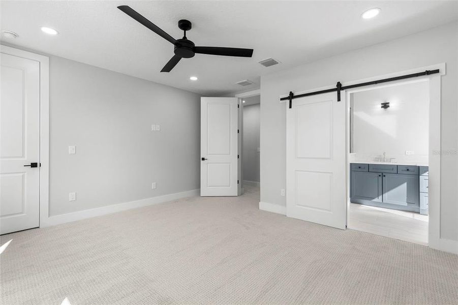 Spacious, unfurnished interior of a new home in , Tampa (Image 20).