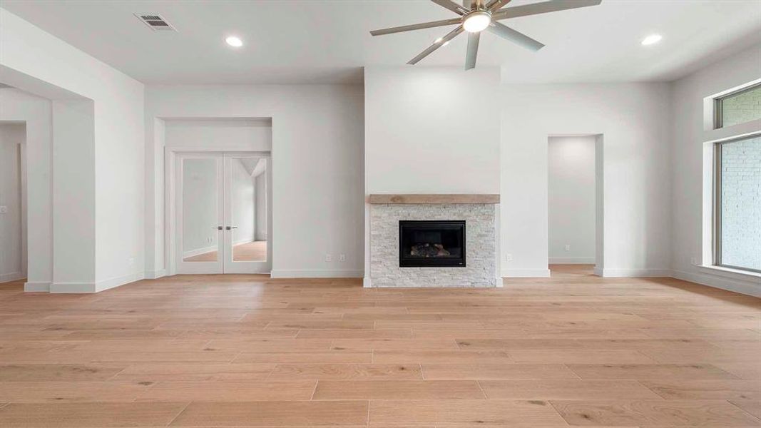 Spacious, unfurnished interior of a new home in Hillstead, Lavon (Image 17).