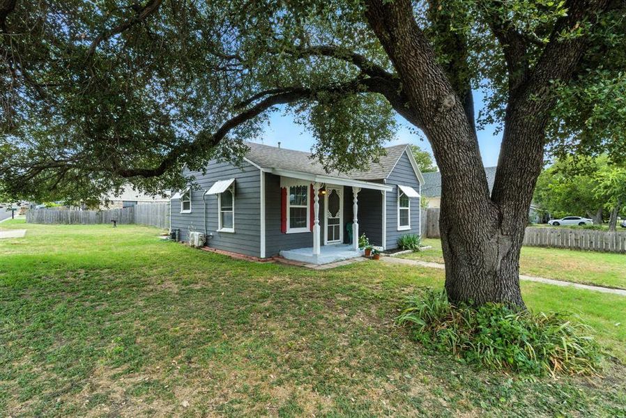 Front exterior of a new home in , Weatherford, TX, highlighting curb appeal (Image 2).