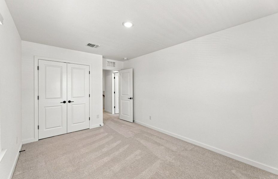 Spacious, unfurnished interior of a new home in Santa Rita Ranch, Liberty Hill (Image 22).