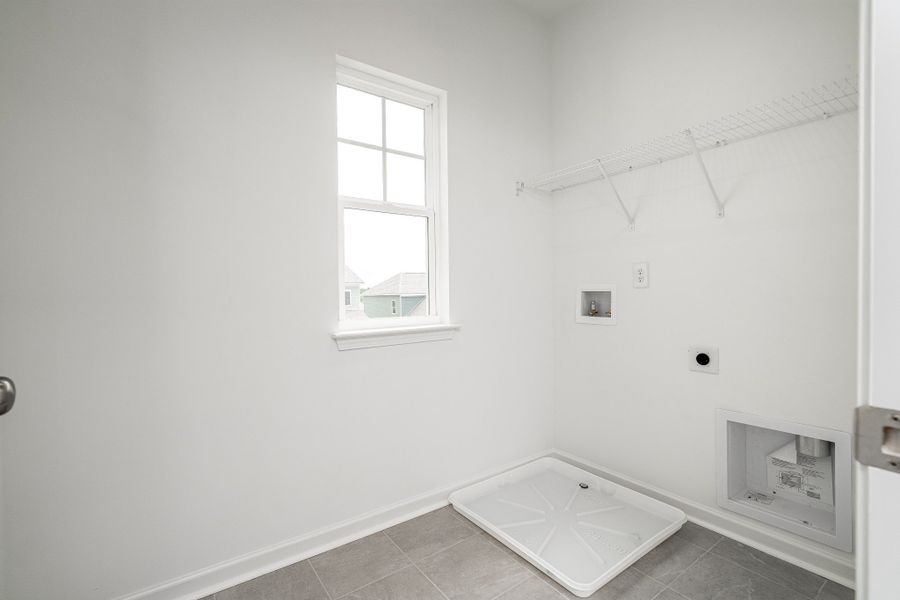 Spacious, unfurnished interior of a new home in Ridgewood, Shelbyville (Image 30).