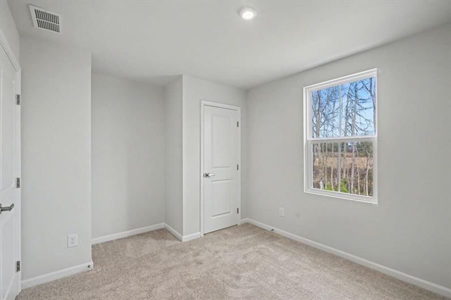 Spacious, unfurnished interior of a new home in Sterling Oaks, Ash (Image 17).