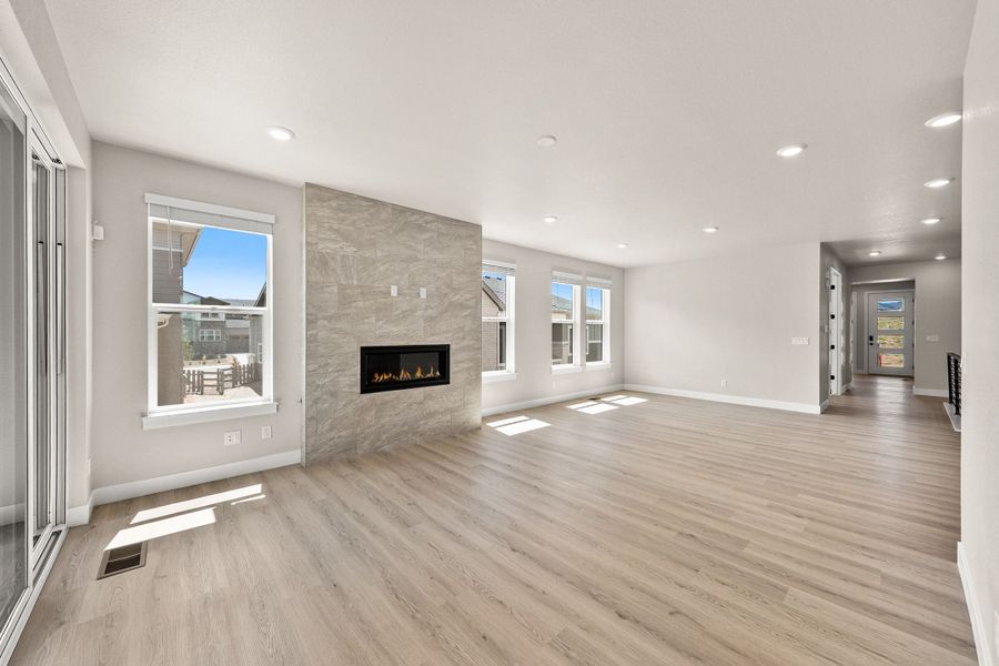 Spacious, unfurnished interior of a new home in Trumark Homes at Sterling Ranch, Littleton (Image 16).