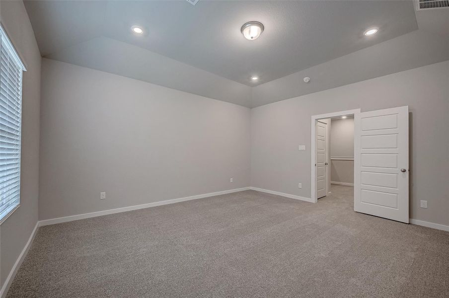 Spacious, unfurnished interior of a new home in McClendon Park Village, Houston (Image 21). Spacious, unfurnished interior of a new home in McClendon Park Village, Houston (Image 21).