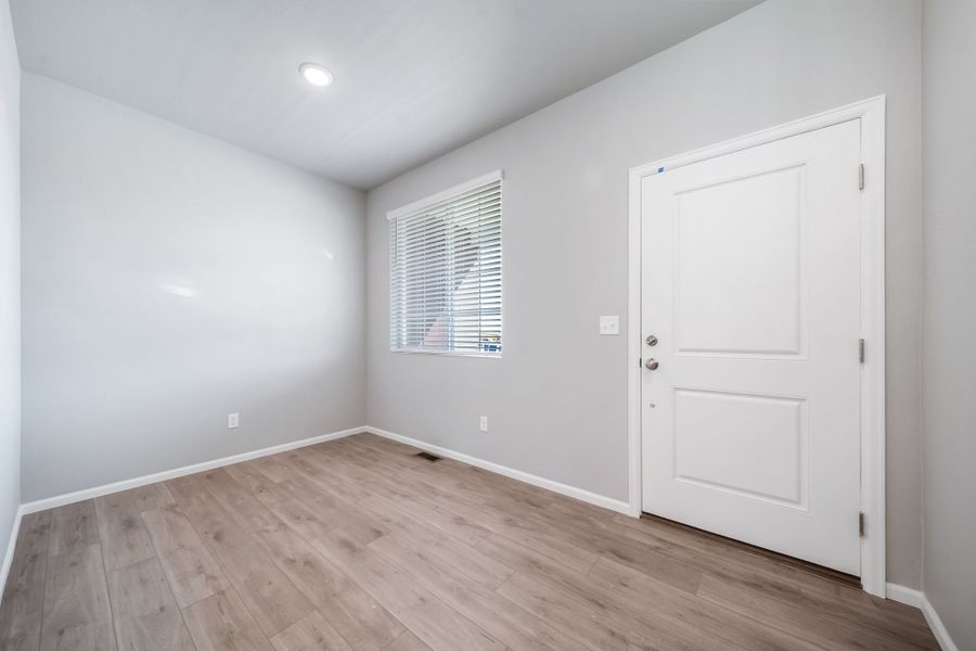 Spacious, unfurnished interior of a new home in Green Valley Ranch, Aurora (Image 31).