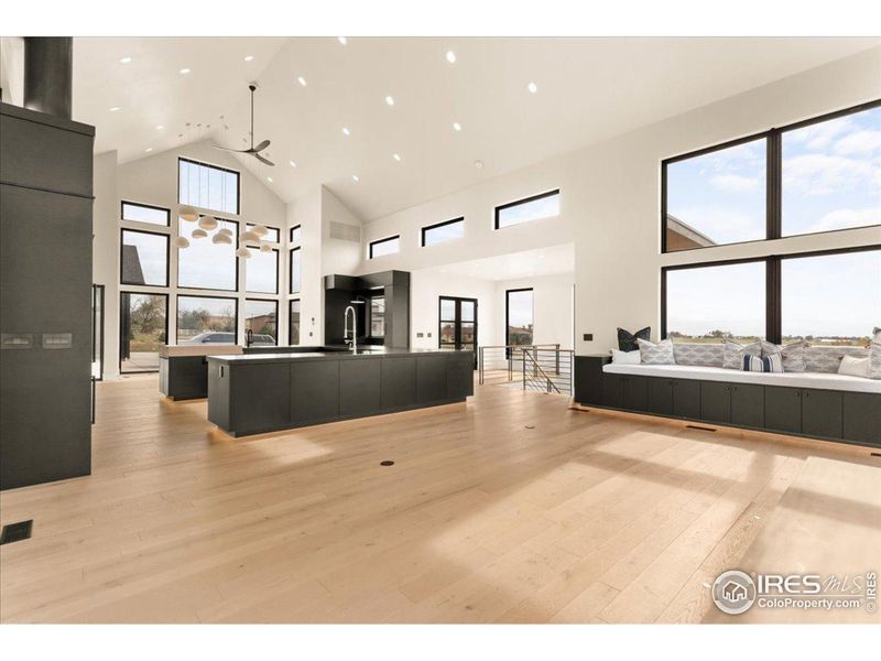 Lving room w/ custom daybed built-in