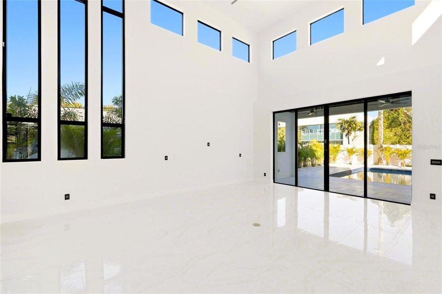 Spacious, unfurnished interior of a new home in , Sarasota (Image 21).