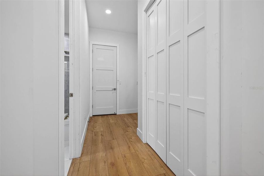 Spacious, unfurnished interior of a new home in , St. Petersburg (Image 28).