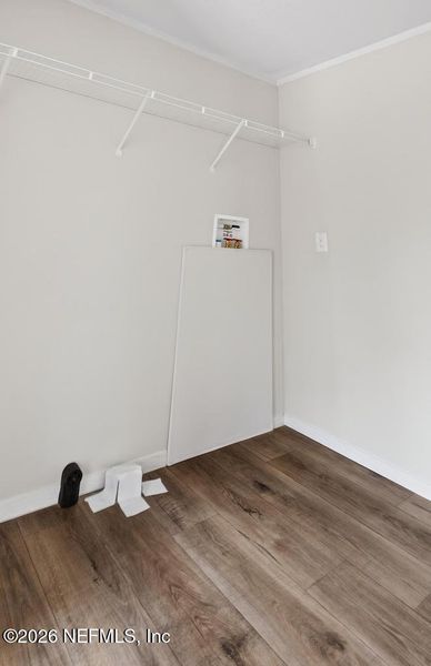 Spacious, unfurnished interior of a new home in , Middleburg (Image 24).