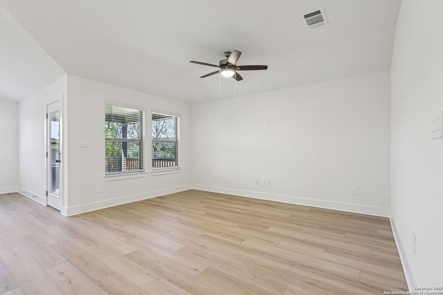 Spacious, unfurnished interior of a new home in Comanche Ridge, San Antonio (Image 43).