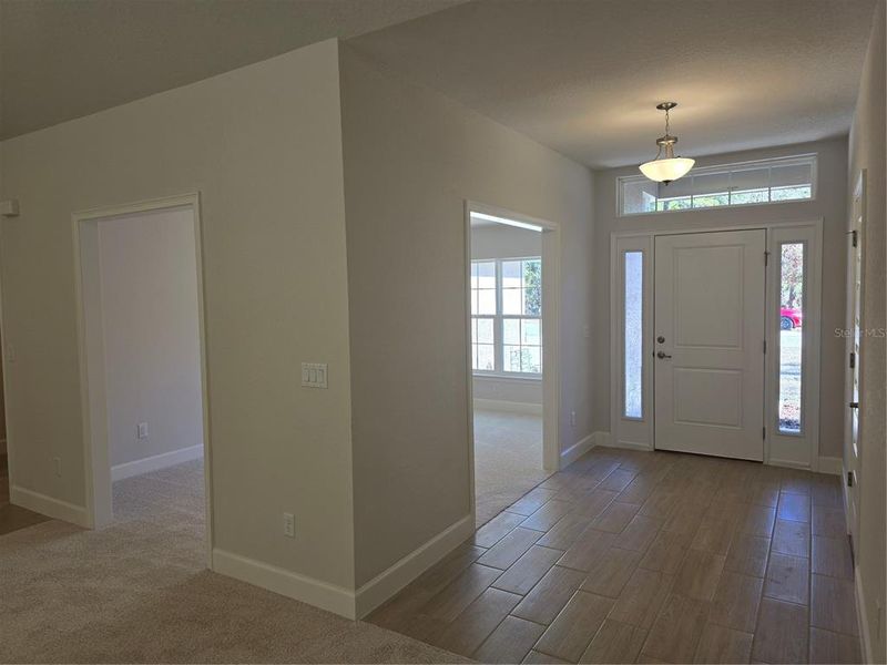 Spacious, unfurnished interior of a new home in , Homosassa (Image 19).