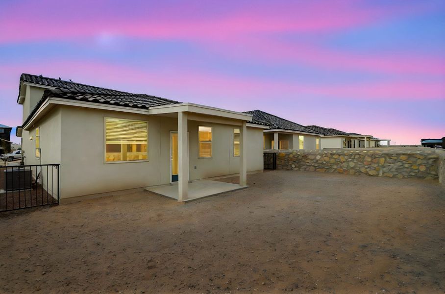 Exterior details and patio area of a home in Paseos Del Este, Horizon City (Image 23).