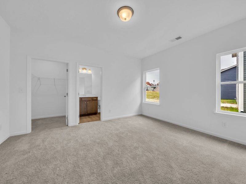 Spacious, unfurnished interior of a new home in Cantigny Park, Clarksville (Image 21).