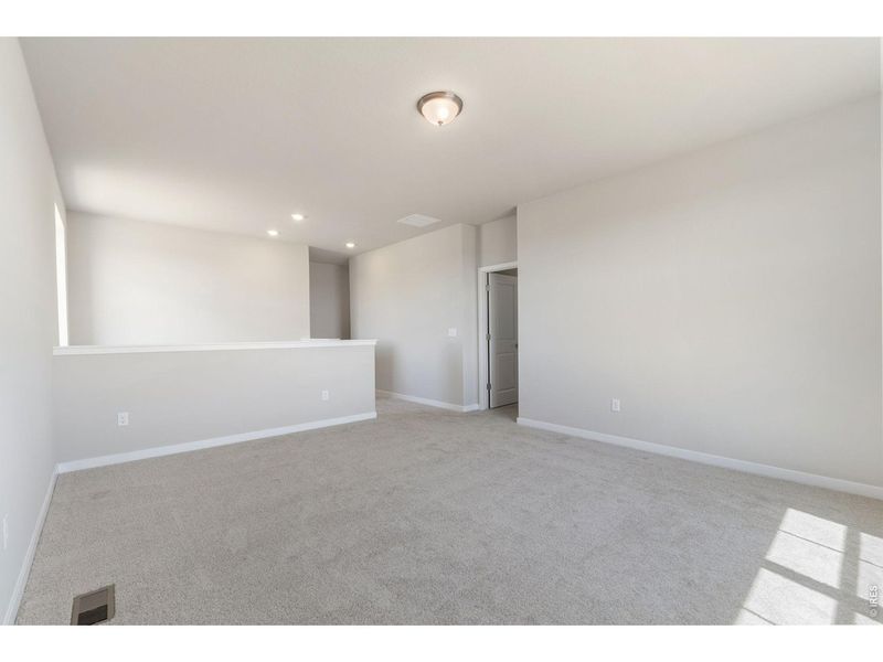 Spacious, unfurnished interior of a new home in Hidden Creek, Frederick (Image 29).