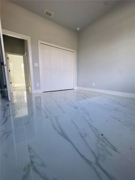 Spacious, unfurnished interior of a new home in , Lehigh Acres (Image 16).