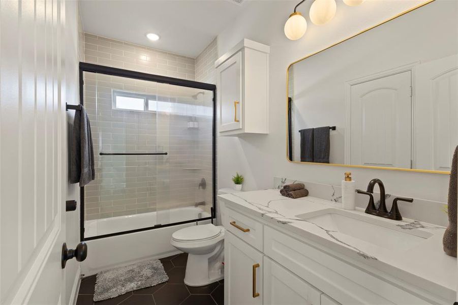 Furnished interior view inside a new home in , Dallas (Image 8).