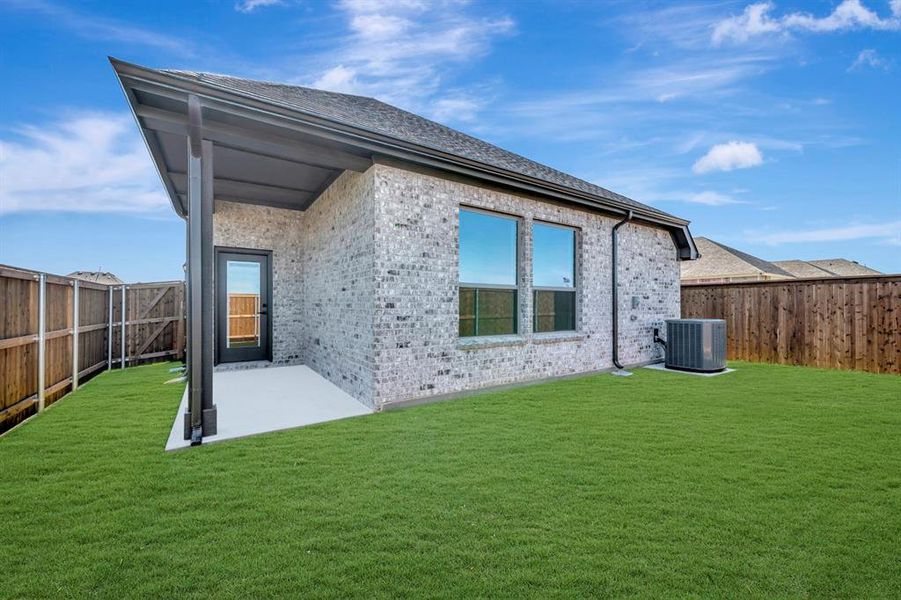 Exterior details and patio area of a home in Creekshaw – Gardens, Royse City (Image 2).