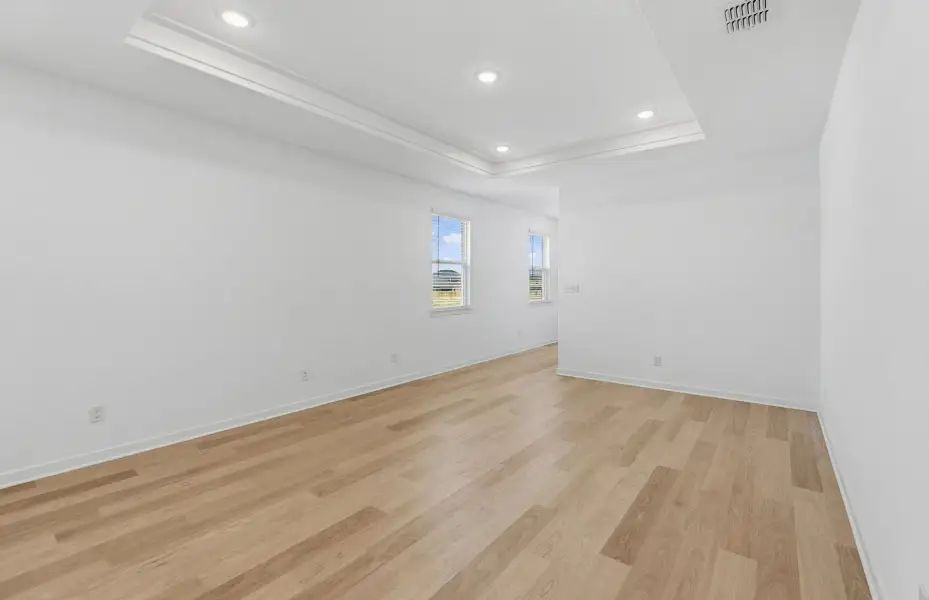 Spacious, unfurnished interior of a new home in Larson Crossing, Elgin (Image 18).
