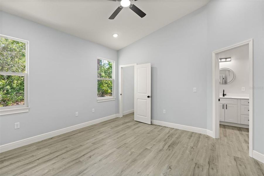 Spacious, unfurnished interior of a new home in , Orange City (Image 18).