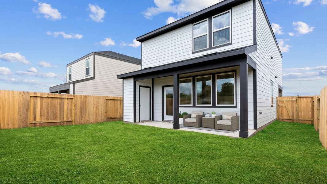 Exterior details and patio area of a home in Lexington Village, Missouri City (Image 3).
