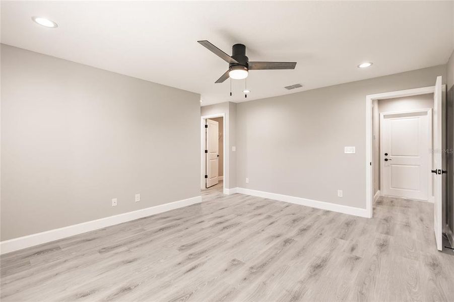 Spacious, unfurnished interior of a new home in , Cape Coral (Image 28).