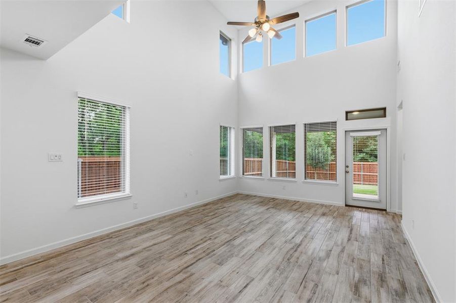Spacious, unfurnished interior of a new home in Prairie Oaks, Oak Point (Image 26). Spacious, unfurnished interior of a new home in Prairie Oaks, Oak Point (Image 26).