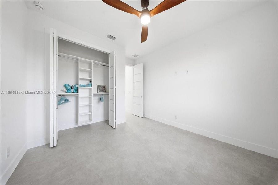 Spacious, unfurnished interior of a new home in , Lehigh Acres (Image 18).