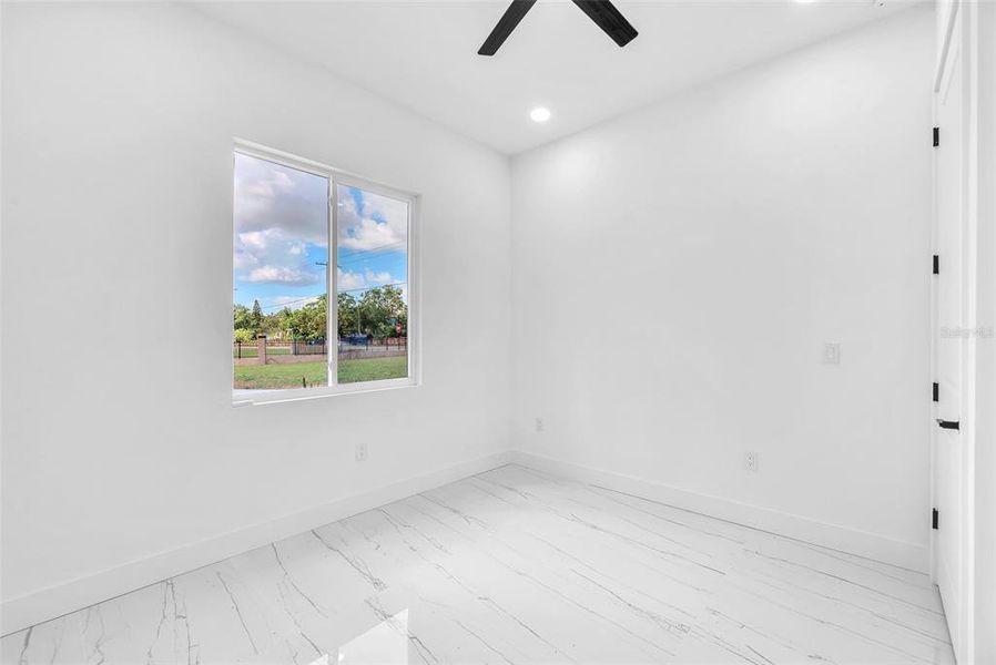 Spacious, unfurnished interior of a new home in , Thonotosassa (Image 39).
