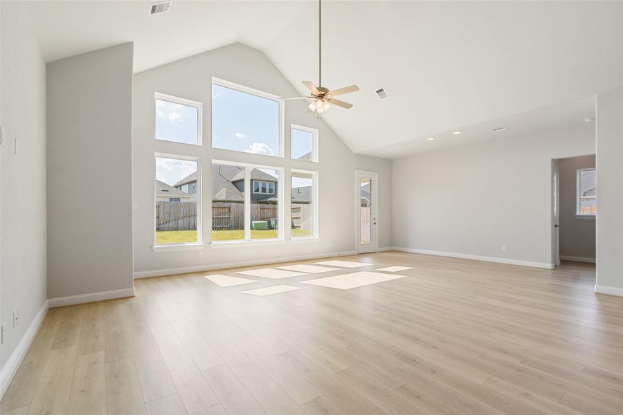 Spacious, unfurnished interior of a new home in Brookewater, Rosenberg (Image 35).