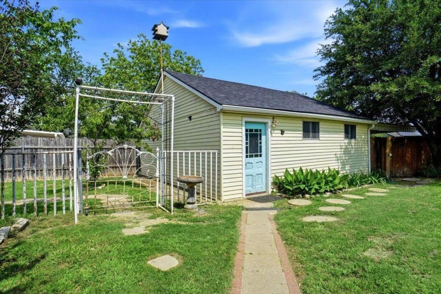 Exterior details and patio area of a home in , Itasca (Image 19).