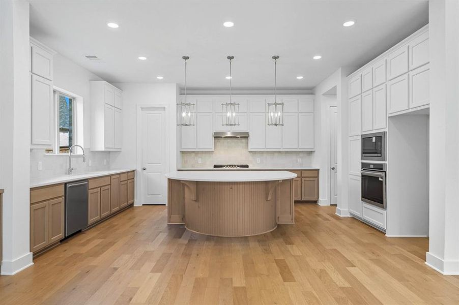Furnished interior view inside a new home in Sonoma Verde: 70ft. lots, McLendon-Chisholm (Image 7). Furnished interior view inside a new home in Sonoma Verde: 70ft. lots, McLendon-Chisholm (Image 7).
