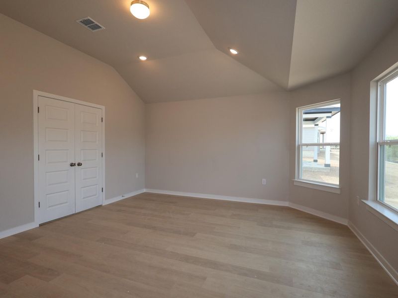 Spacious, unfurnished interior of a new home in Marble Creek Crossing, Austin (Image 11).