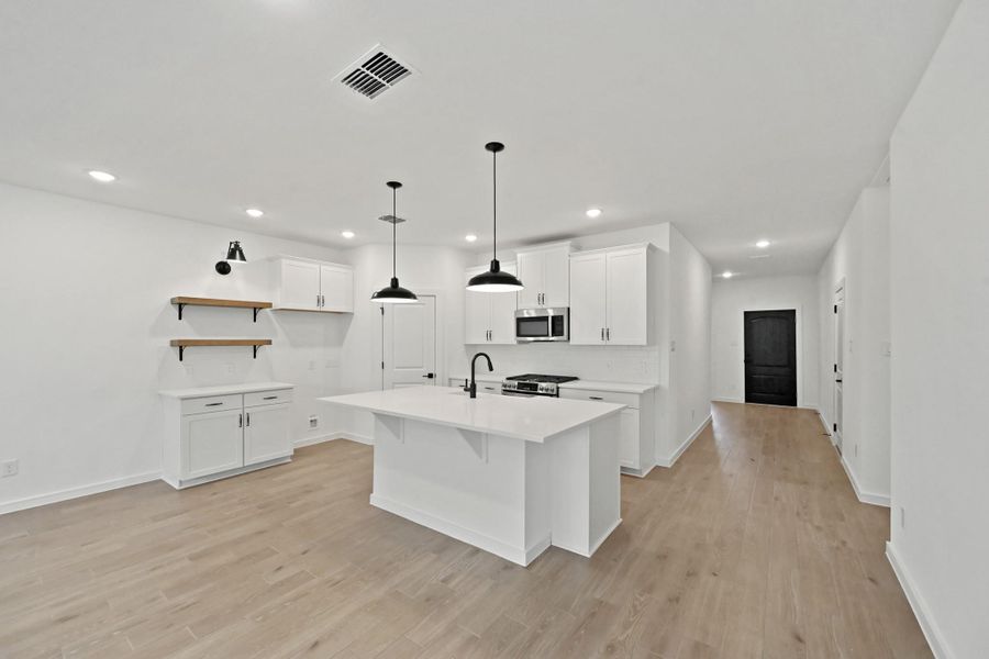 Gorgeous kitchen with white cabinets and stylish floating shelves Gorgeous kitchen with white cabinets and stylish floating shelves