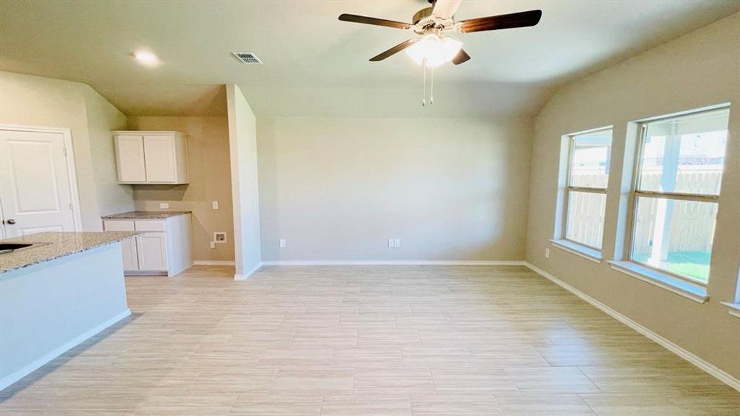 Spacious, unfurnished interior of a new home in Sunnycreek, Fort Worth (Image 13). Spacious, unfurnished interior of a new home in Sunnycreek, Fort Worth (Image 13).