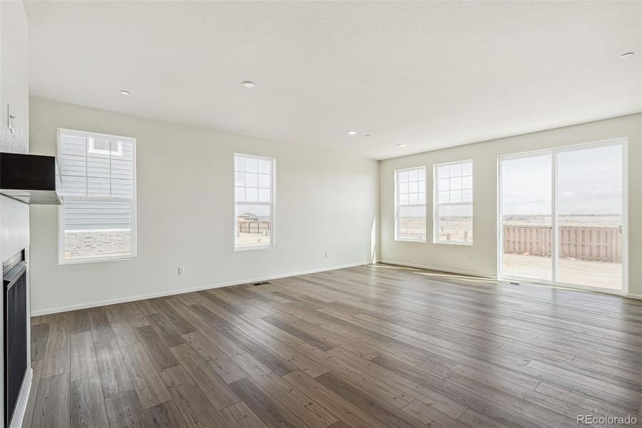 Spacious, unfurnished interior of a new home in , Commerce City (Image 27).