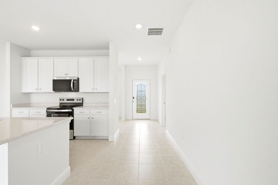 Furnished interior view inside a new home in Cape Coral, Cape Coral (Image 7).
