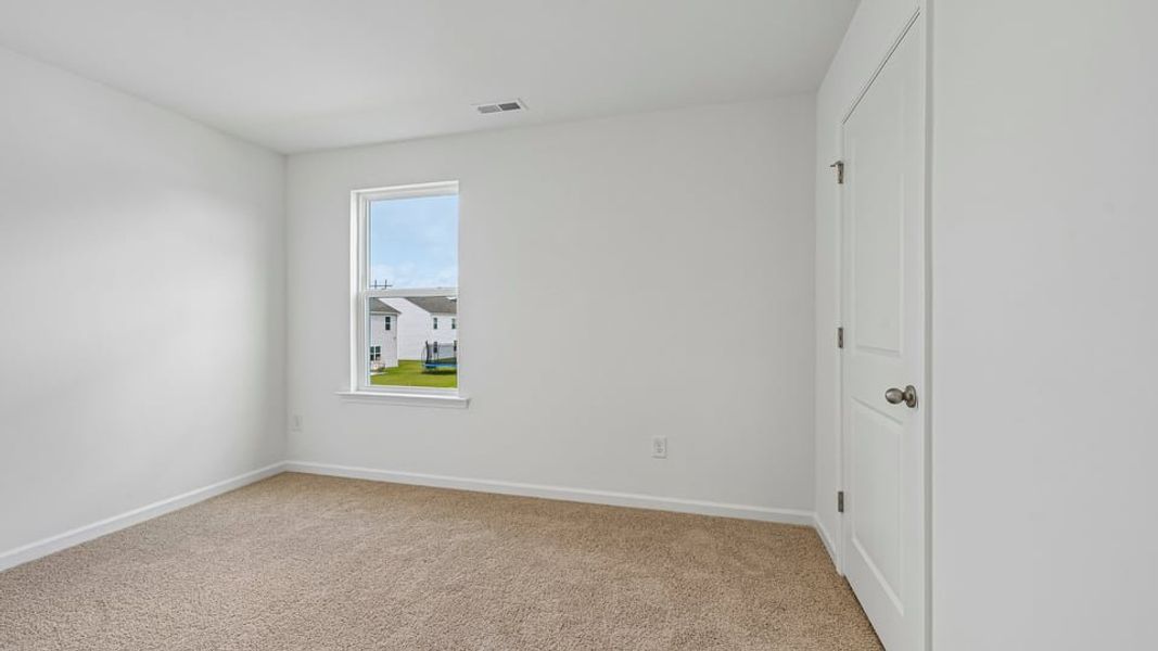 Spacious, unfurnished interior of a new home in Shahbain Reserve, Raeford (Image 29).