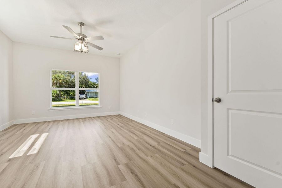 Spacious, unfurnished interior of a new home in , Fort Pierce (Image 23).