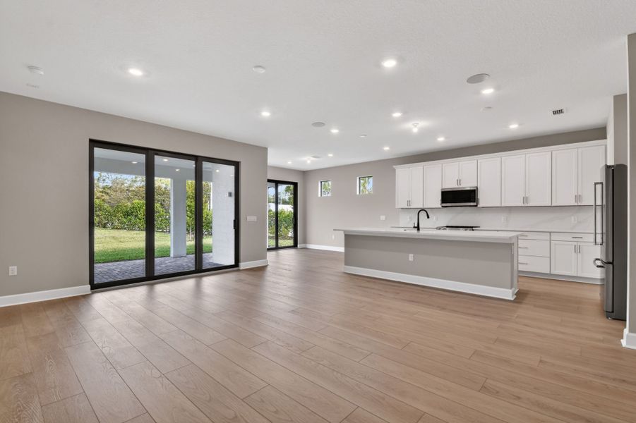 Spacious, unfurnished interior of a new home in Hendrix Reserve, Lake Worth (Image 18).