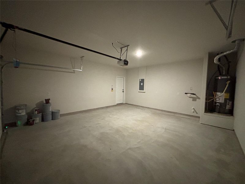 Spacious, unfurnished interior of a new home in Cannon Ranch 45s, Dripping Springs (Image 39).