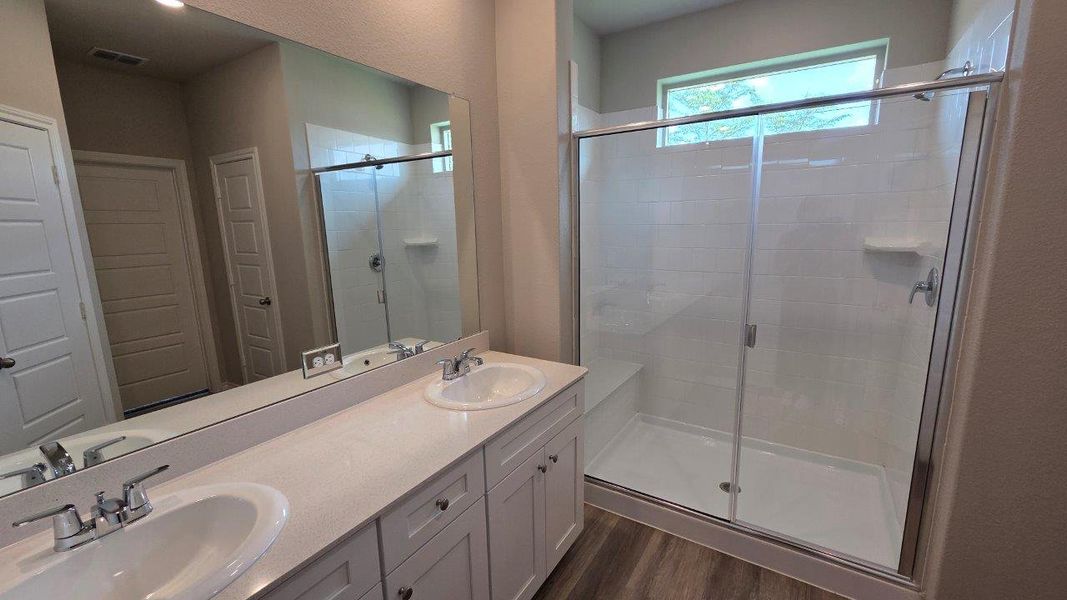 Furnished interior view inside a new home in Trails of Elizabeth Creek, Fort Worth (Image 6).