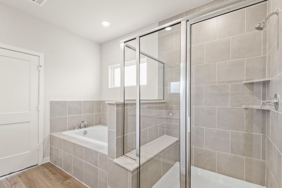 Furnished interior view inside a new home in Country Creek, Mont Belvieu (Image 8).